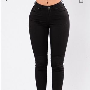 🚨 BRAND NEW BLACK FASHION NOVA JEANS